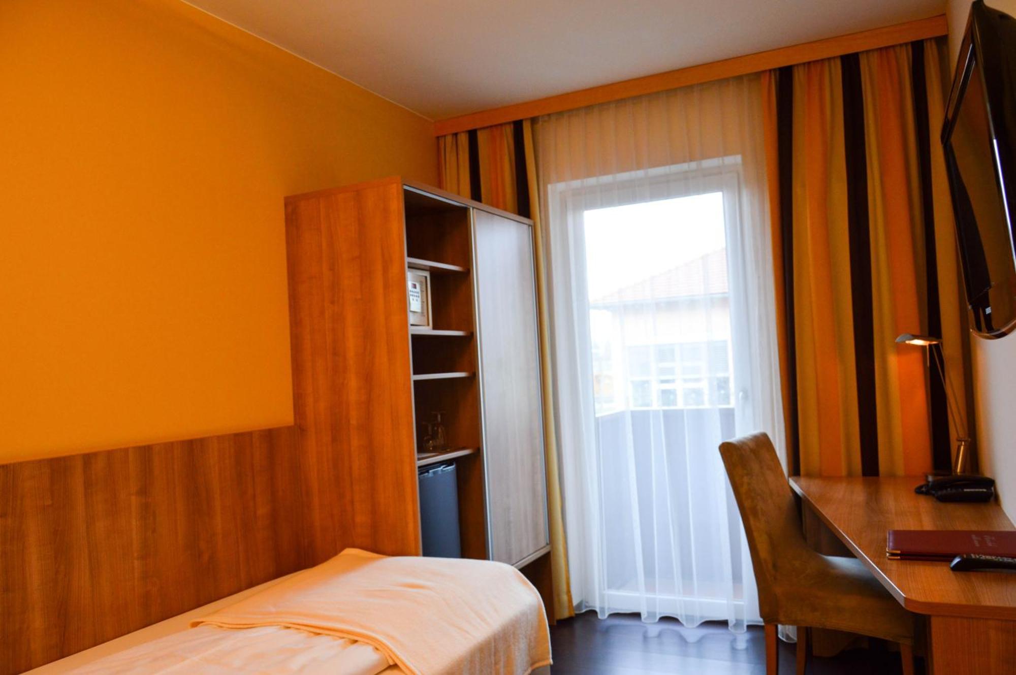 Hotel Roemerhof Tulln An Der Donau ภายนอก รูปภาพ